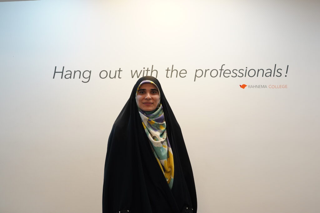 فاطمه اکبری احمدآبادی